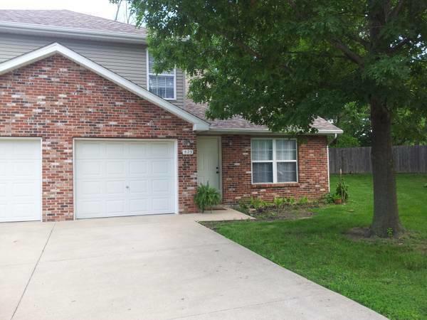 Property Photo: 811 Charles St MO 65201