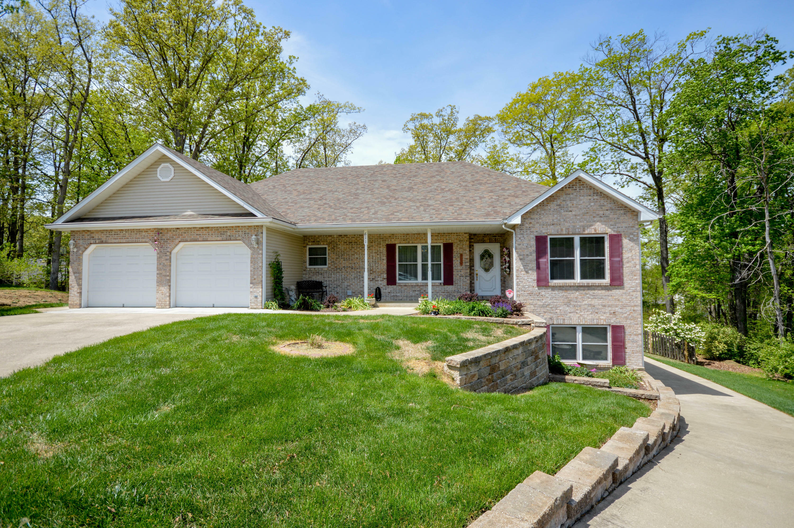 Property Photo:  611 Adens Woods Ct  MO 65201 