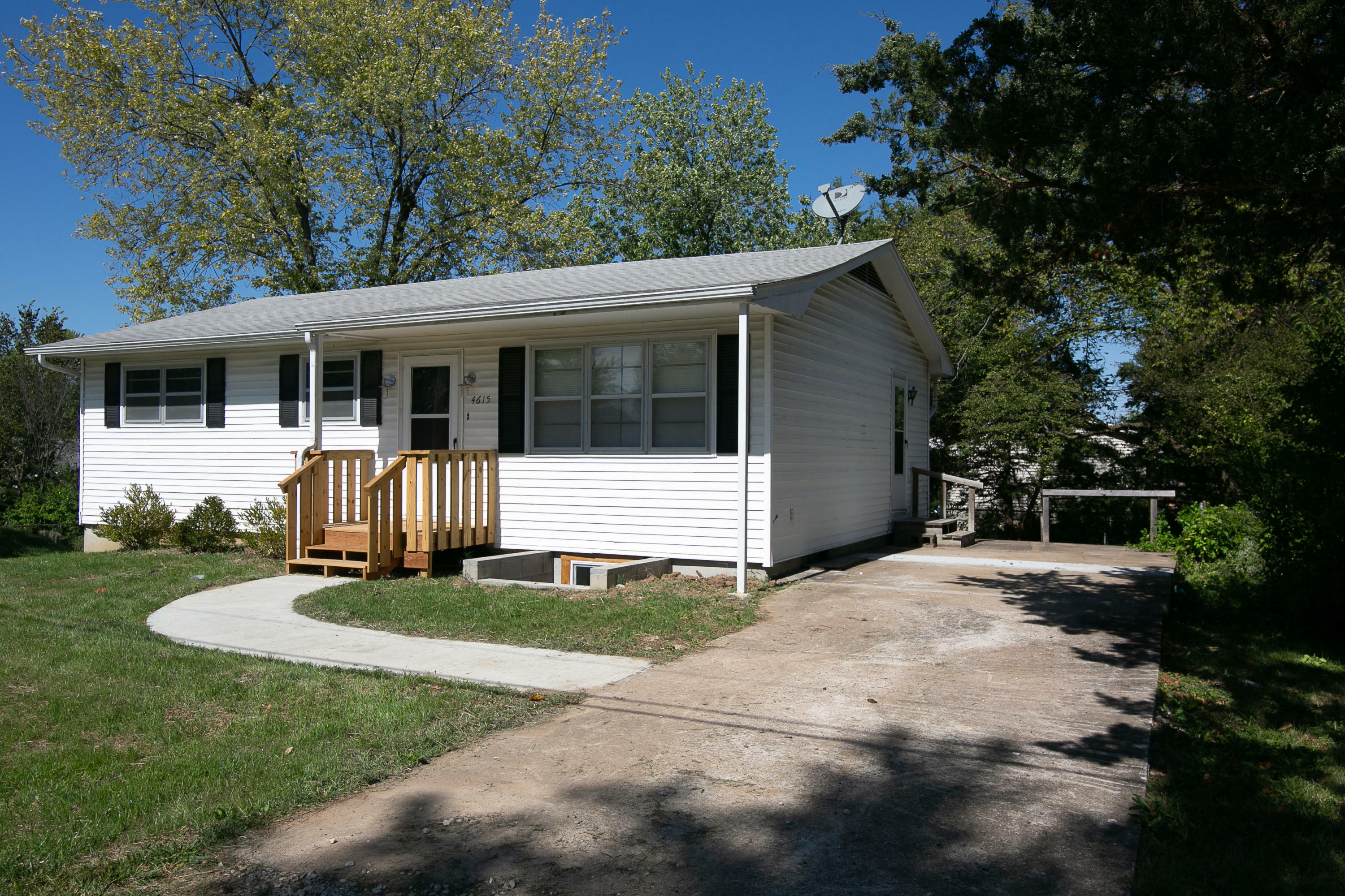 Property Photo: 4615 Waterloo Dr MO 65202