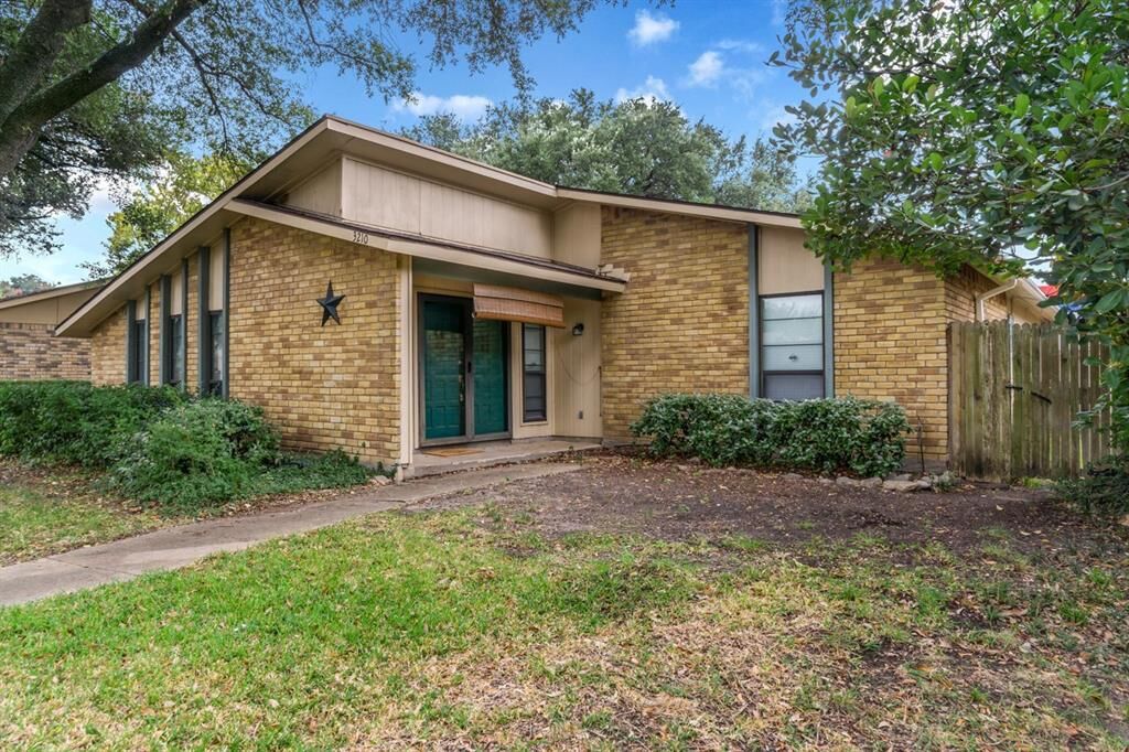 Property Photo: 3210 Embercrest Lane TX 75044
