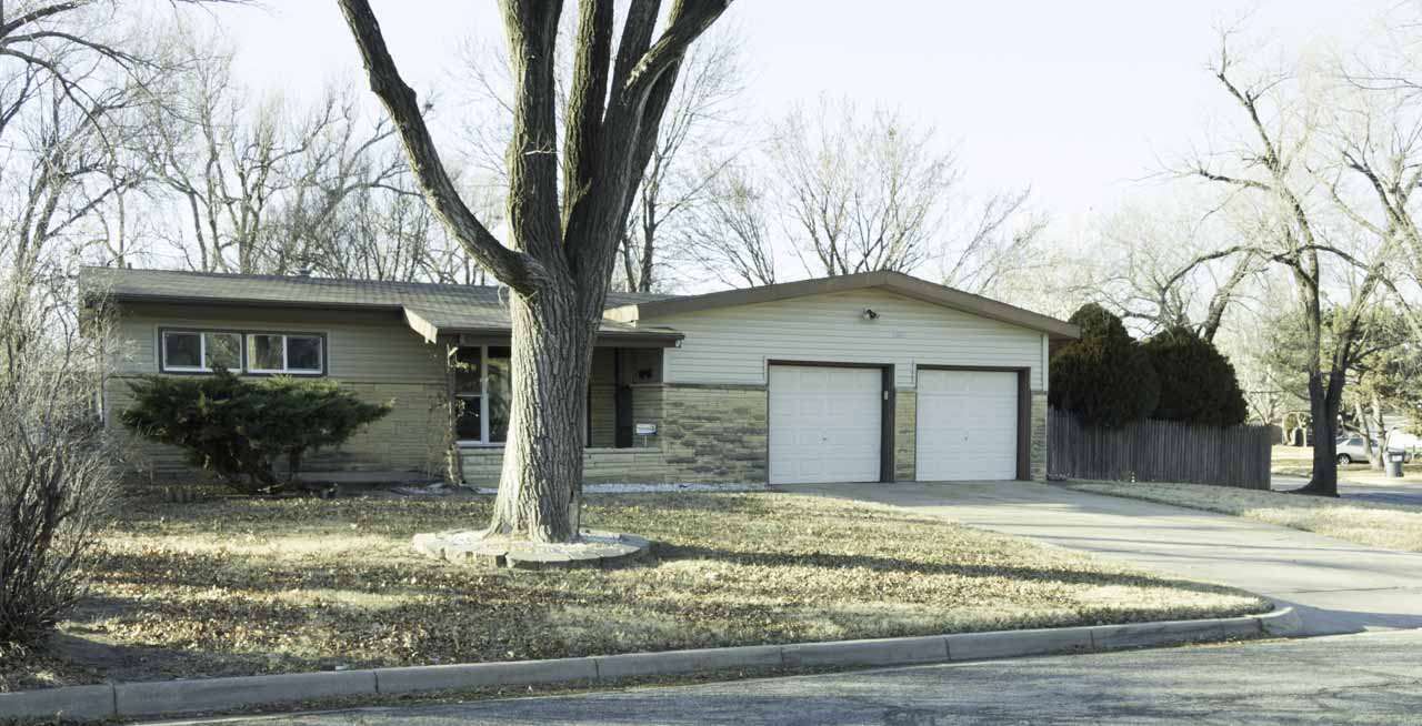 Property Photo:  1001 S Rosalie St  KS 67207 