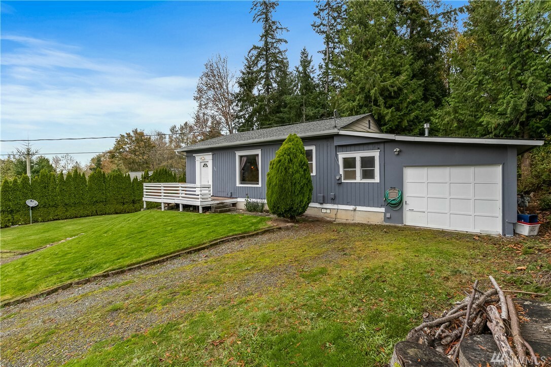 Property Photo:  521 38th St  WA 98229 