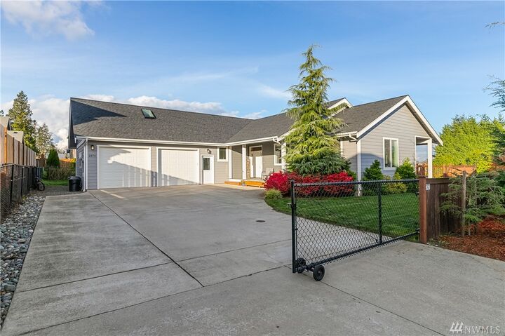 Property Photo:  2474 Pheasant Wy  WA 98248 