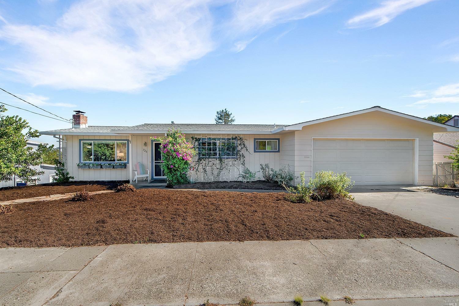 Property Photo:  725 South High Street  CA 95472 