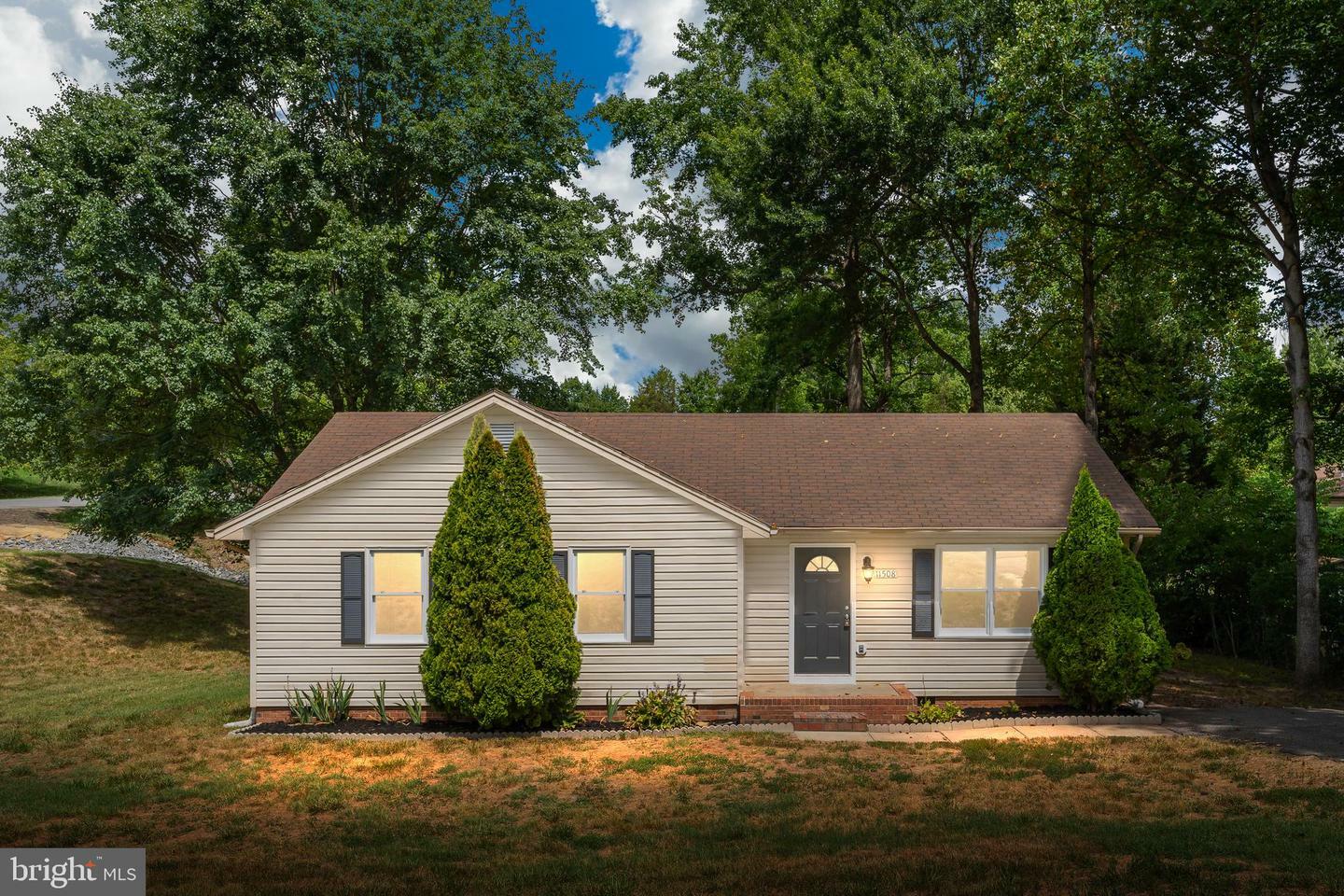 Property Photo:  11508 Roslyn Road  VA 22407 