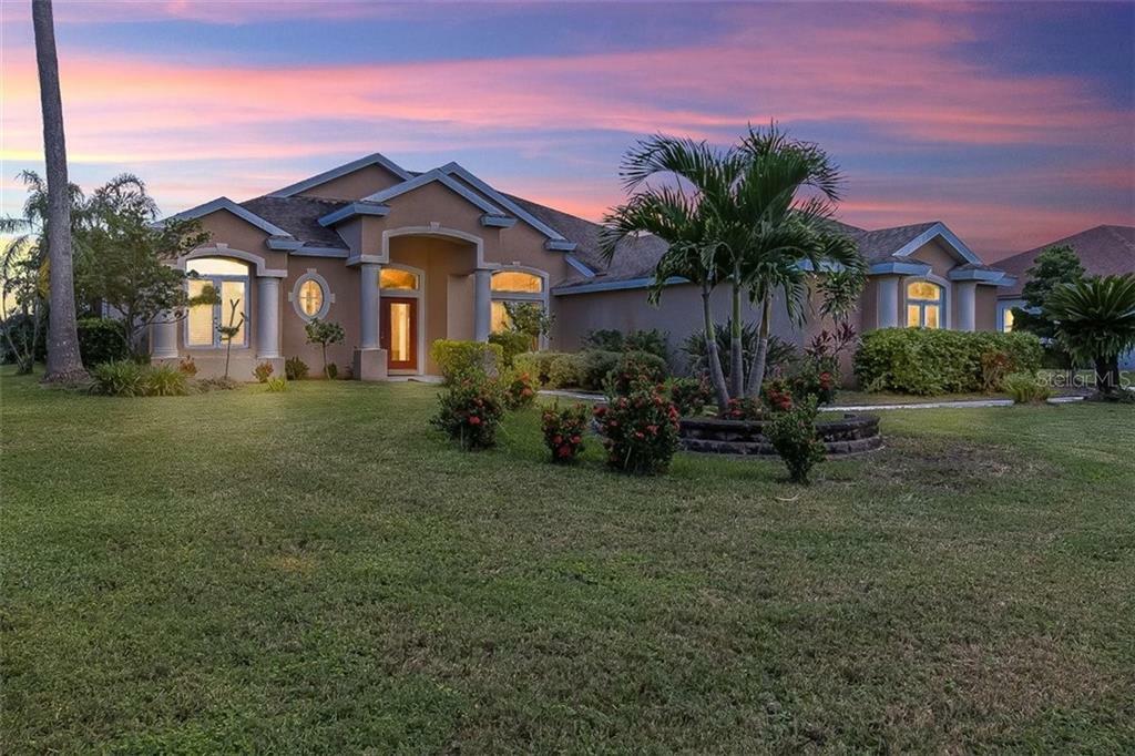 Property Photo:  10512 Firestone Drive  FL 34202 