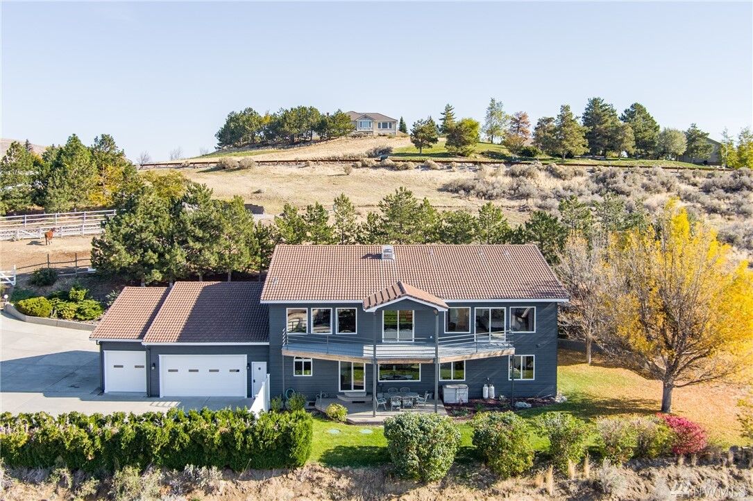 Property Photo:  4200 April Dr  WA 98801 