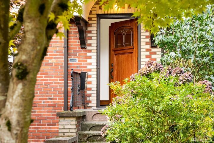 Property Photo:  6225 31st Ave NE  WA 98115 