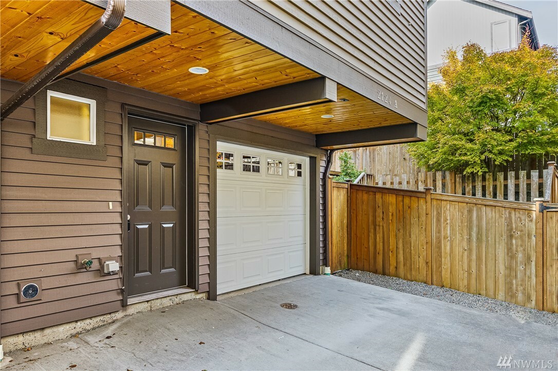 Property Photo:  2124 N 112th St A  WA 98133 