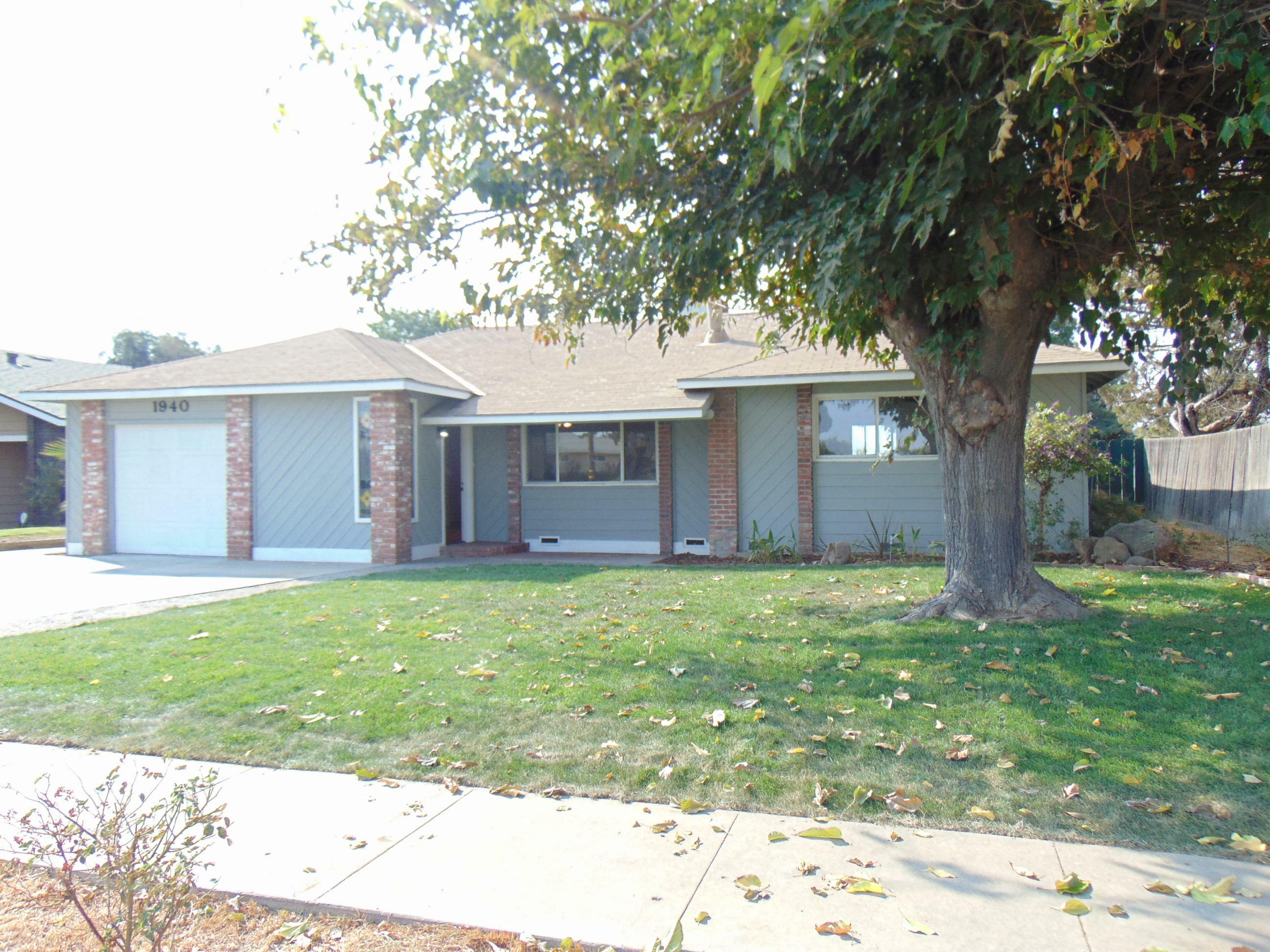 1940 N Woodridge Way  Hanford CA 93230 photo