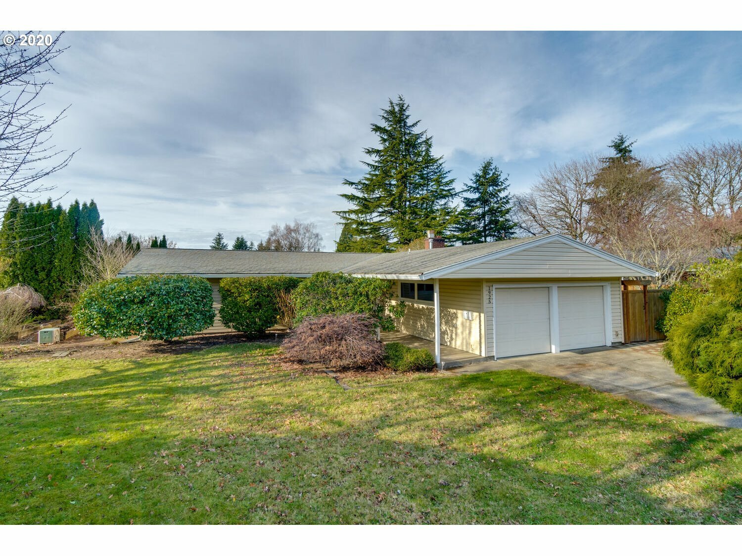 Property Photo: 1925 SW Knollcrest Dr OR 97225