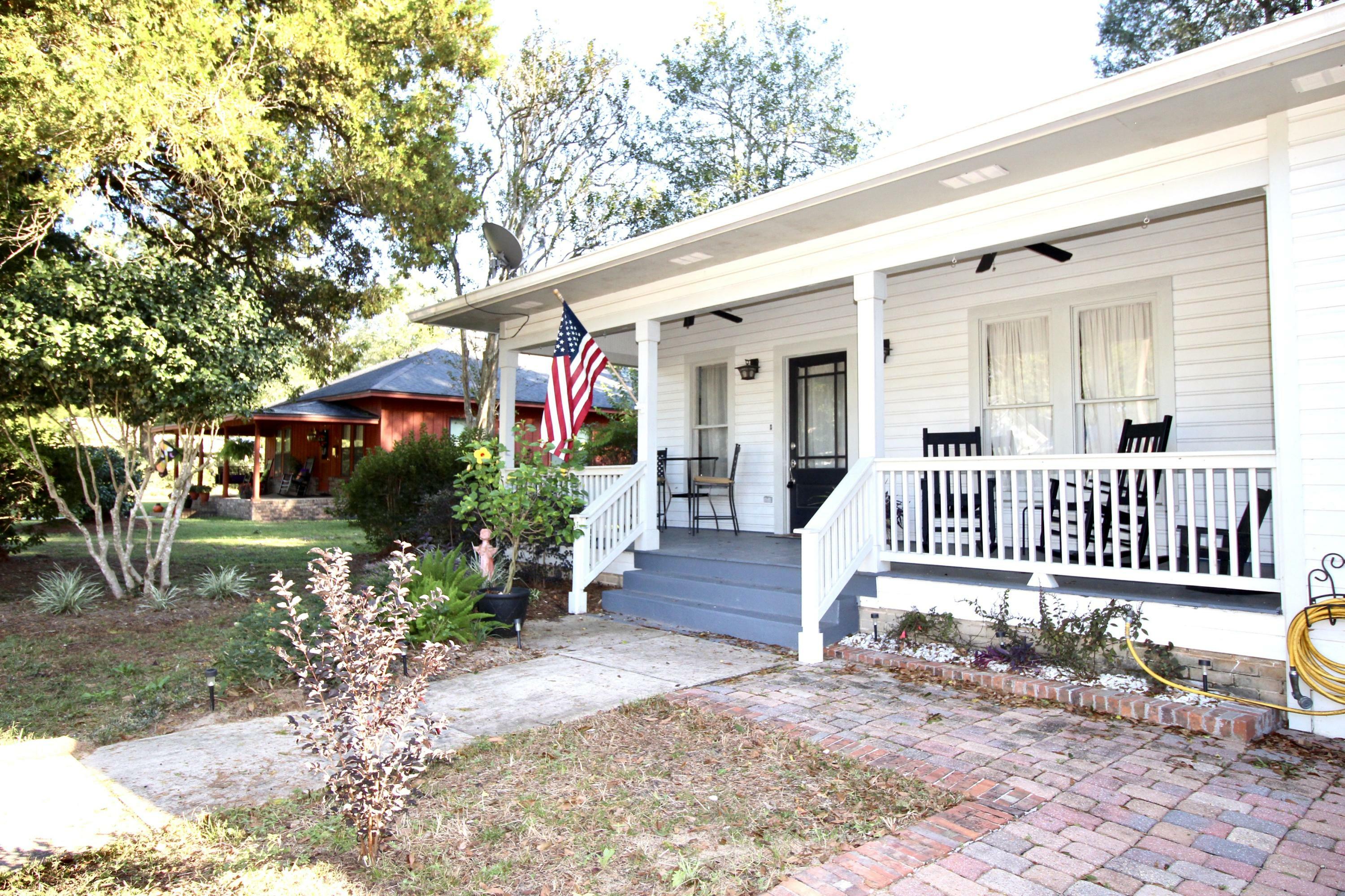 Property Photo:  120 E Orange Avenue  FL 32435 