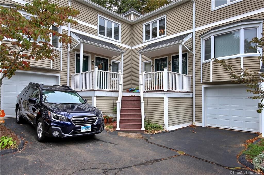 Property Photo:  2838 Whitney Avenue 6  CT 06518