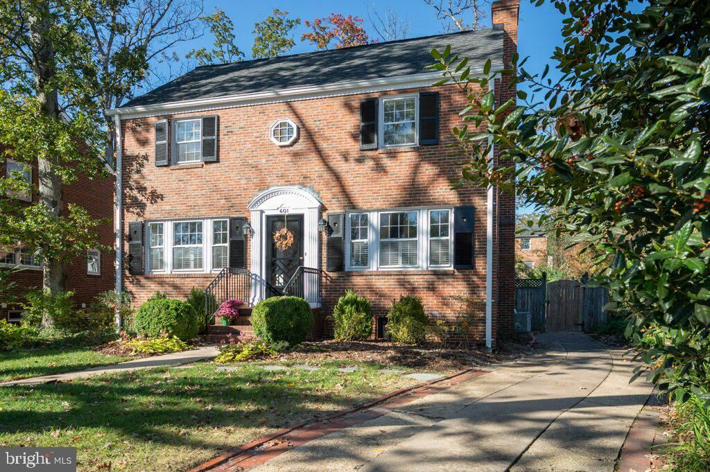 Property Photo: 601 Fontaine Street VA 22302