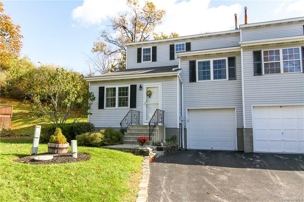 Property Photo:  11 Sycamore Court  NY 12524 