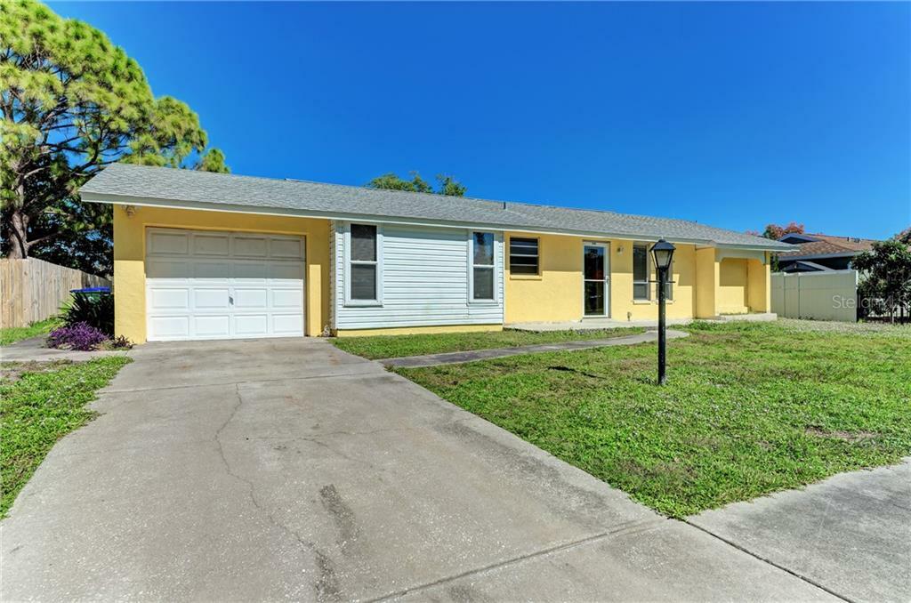 Property Photo:  8120 Lombra Avenue  FL 34287 