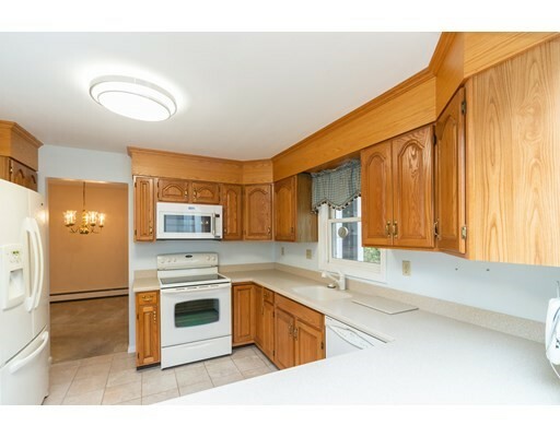 Property Photo:  72 Waterford Dr 72  MA 01602 