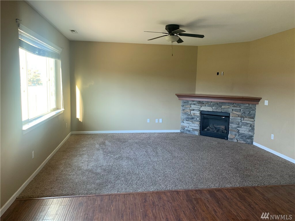 Property Photo: 1609 Riddell Ave NE WA 98360