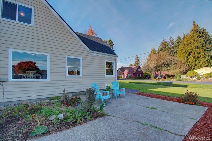 Property Photo:  3209 Oak St  WA 98632 