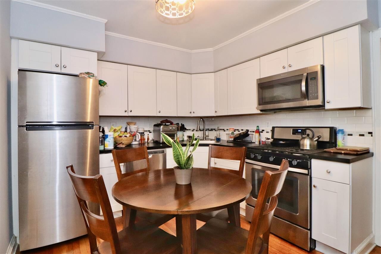 Property Photo:  63 Laidlaw Ave 2L  NJ 07306 