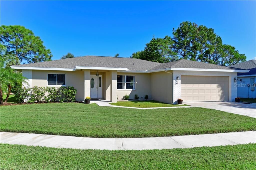 Property Photo: 2807 57th Drive E FL 34203