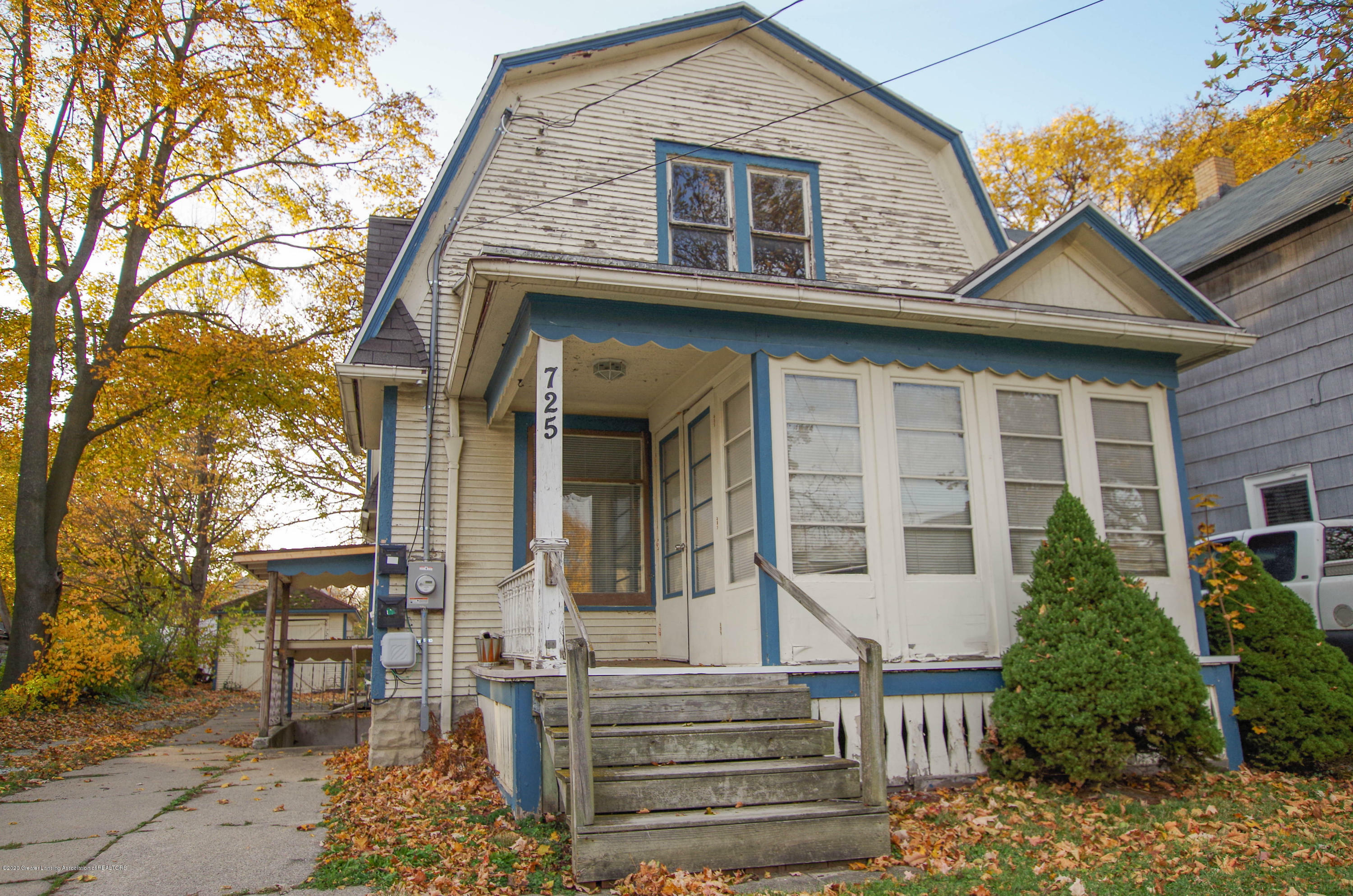 Property Photo:  725 N Sycamore Street  MI 48906 