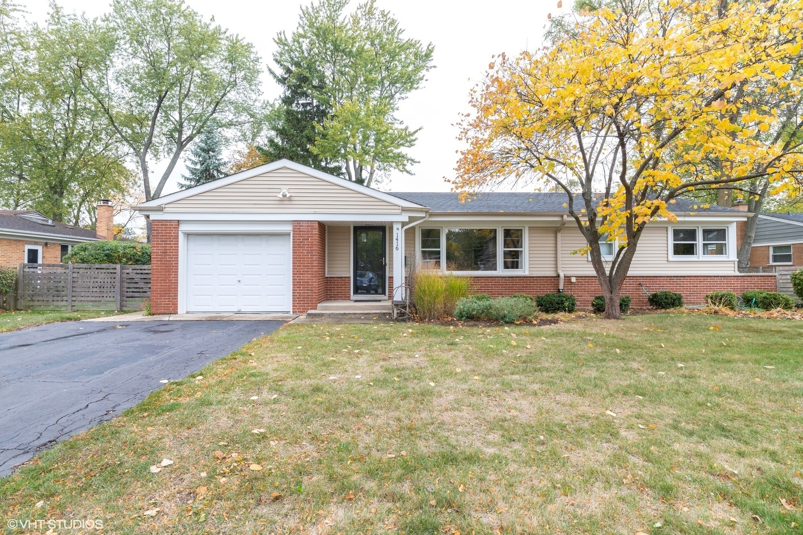 Property Photo:  1416 Sunset Ridge Road  IL 60025 