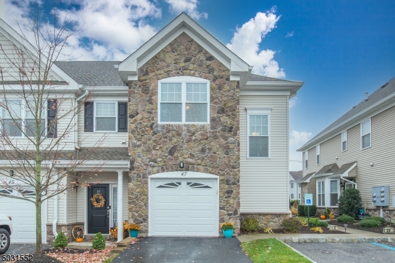 Property Photo:  47 Red Oak Ct  NJ 07420 