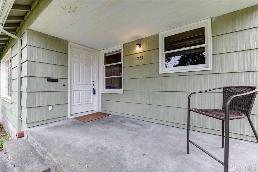 Property Photo:  1051 NE 96th St  WA 98115 