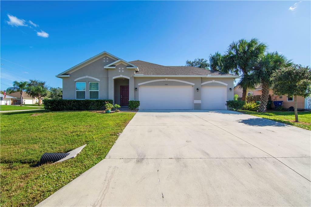 Property Photo:  701 Glencove Street  FL 32958 