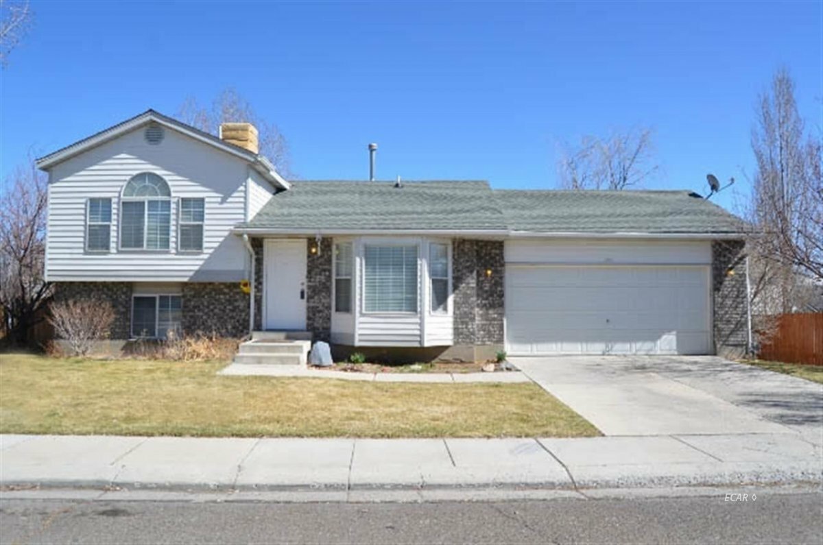 Property Photo:  2106 Colonial Dr  NV 89801 