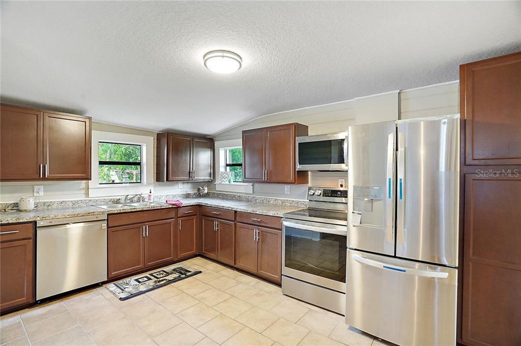 Property Photo: 509 Barwick Street FL 34785