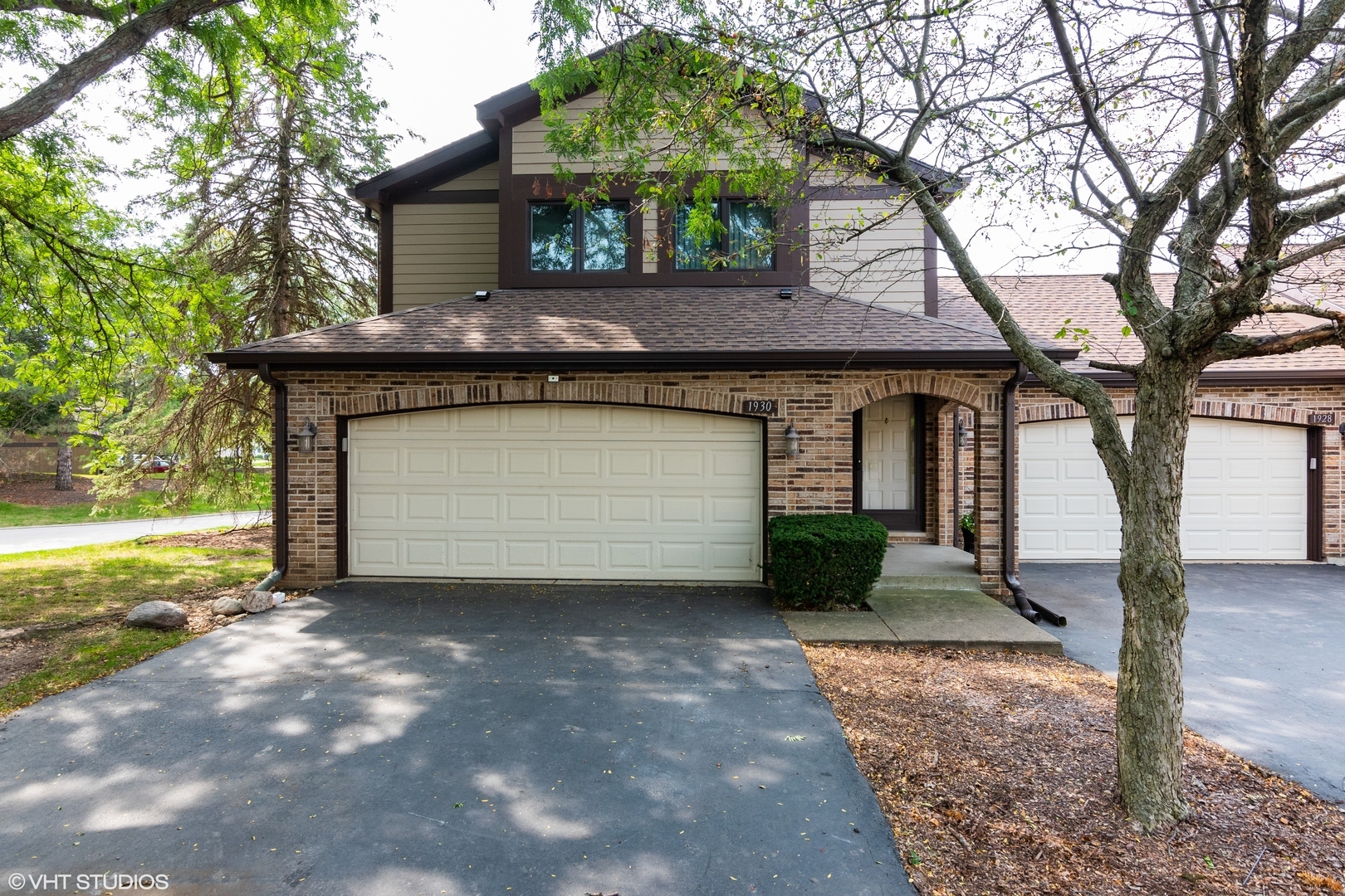 Property Photo: 1930 Golfview Drive IL 60103