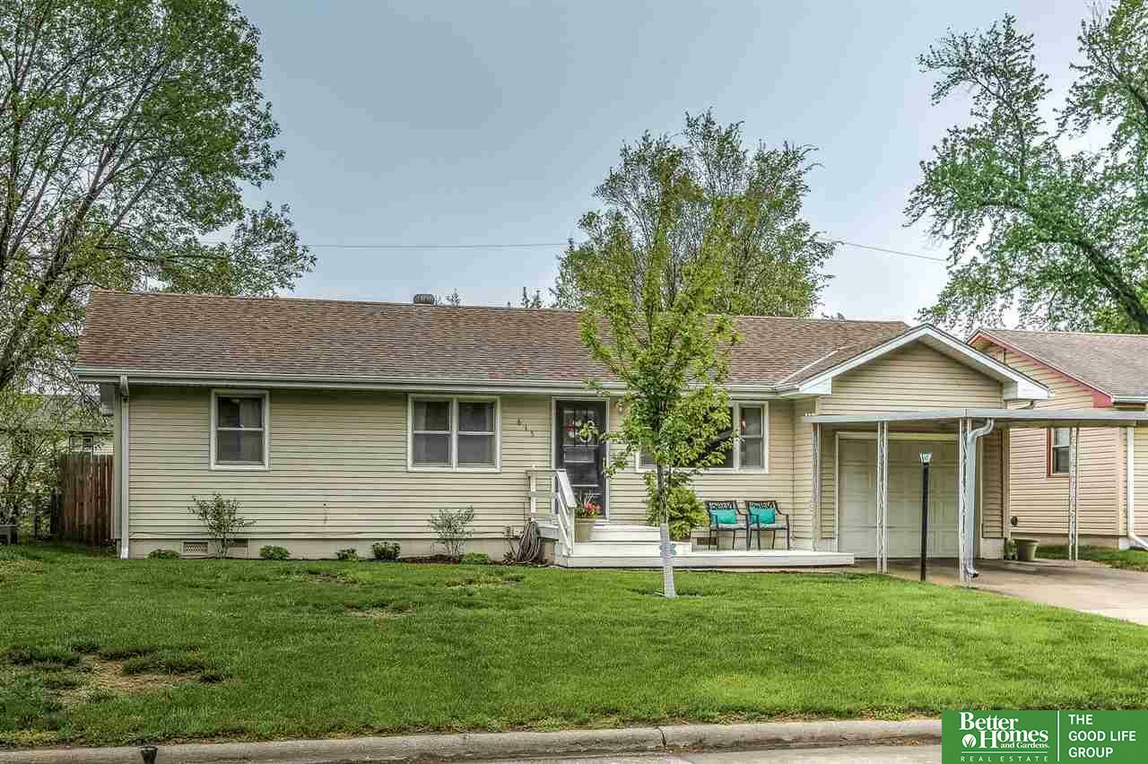 Property Photo:  615 S East  NE 68064 