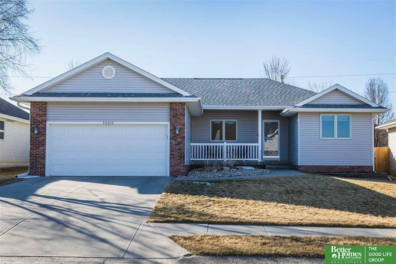 16211 Greenleaf  Omaha NE 68136 photo