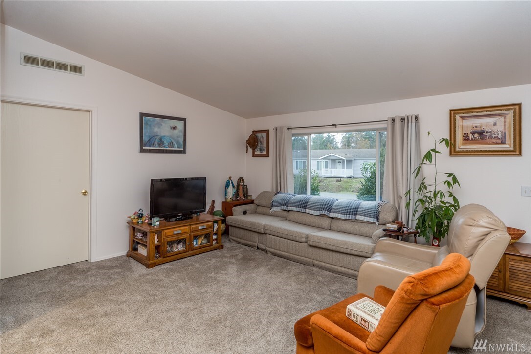 Property Photo: 33 Law WA 98368