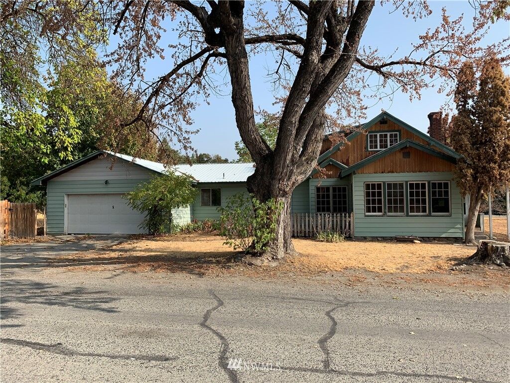 Property Photo: 409 5th Avenue N WA 98840