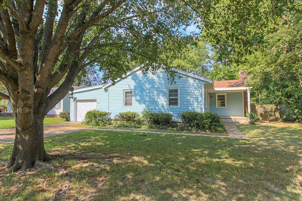 Property Photo:  823 S 16th Ave  MS 39701 