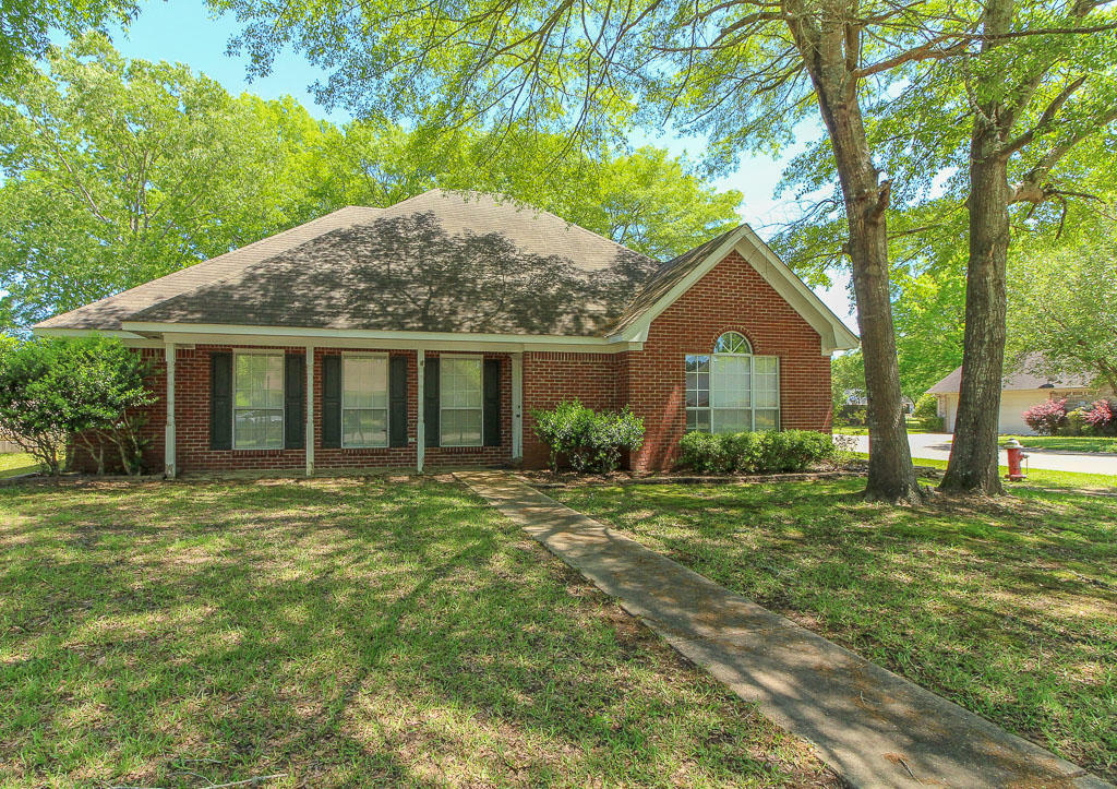 Property Photo:  10 Charleston Cir  MS 39702 