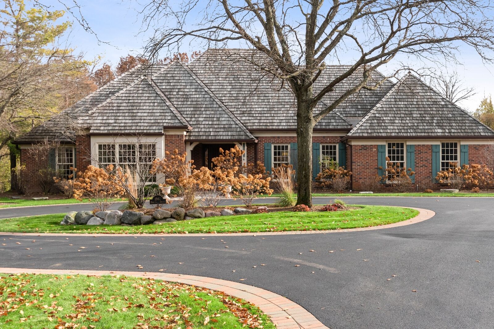 Property Photo: 1961 Oak Knoll Drive IL 60045