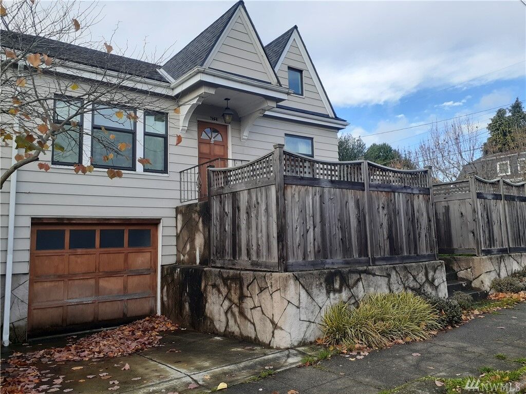 Property Photo: 6723 Linden Ave N WA 98103
