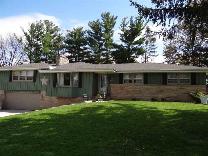 2329 Elizabeth St  Janesville WI 53548 photo