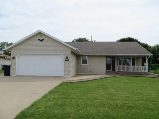 Property Photo:  2229 Hermitage Ln  WI 53546 