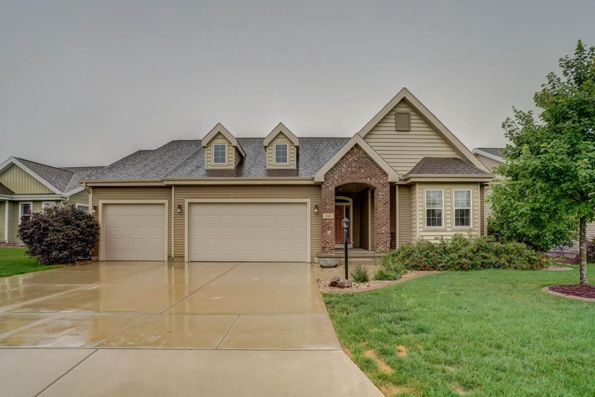 Property Photo:  841 Shooting Star Cir  WI 53532 