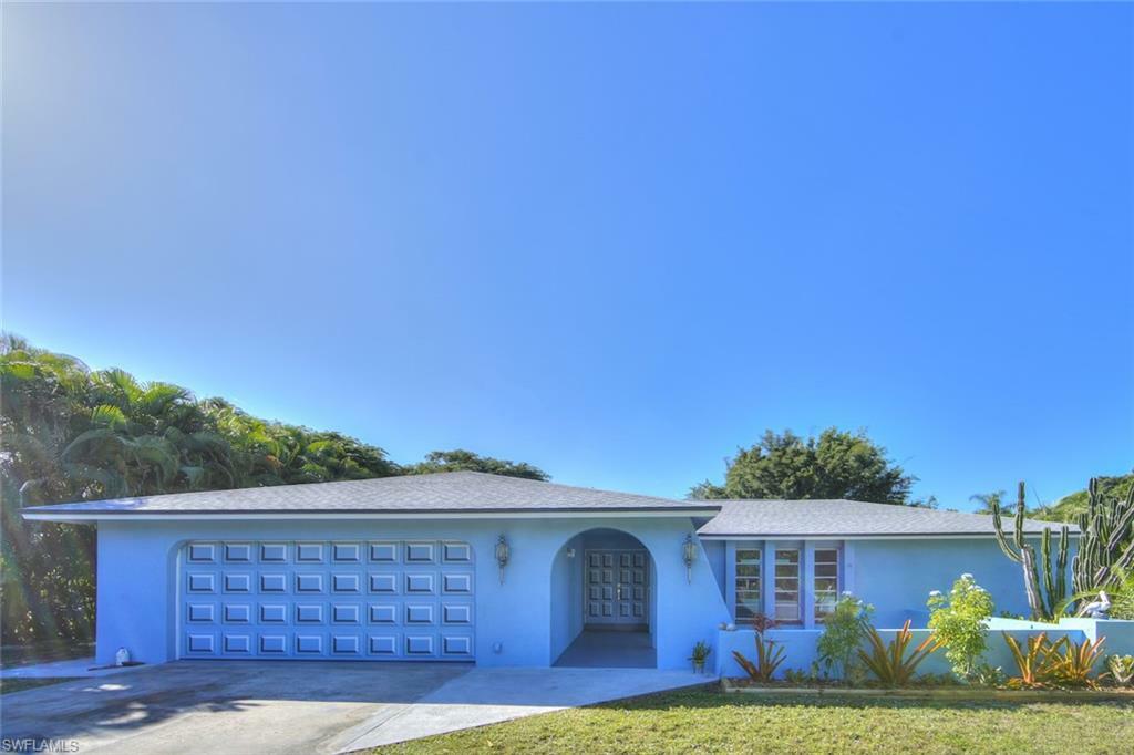 Property Photo:  620 Bayside Drive  FL 33919 