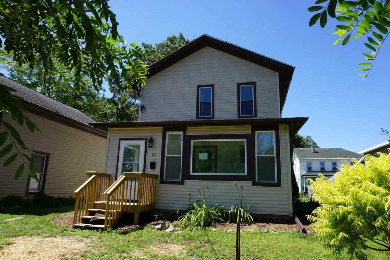 Property Photo:  121 North Washington St  WI 53548 