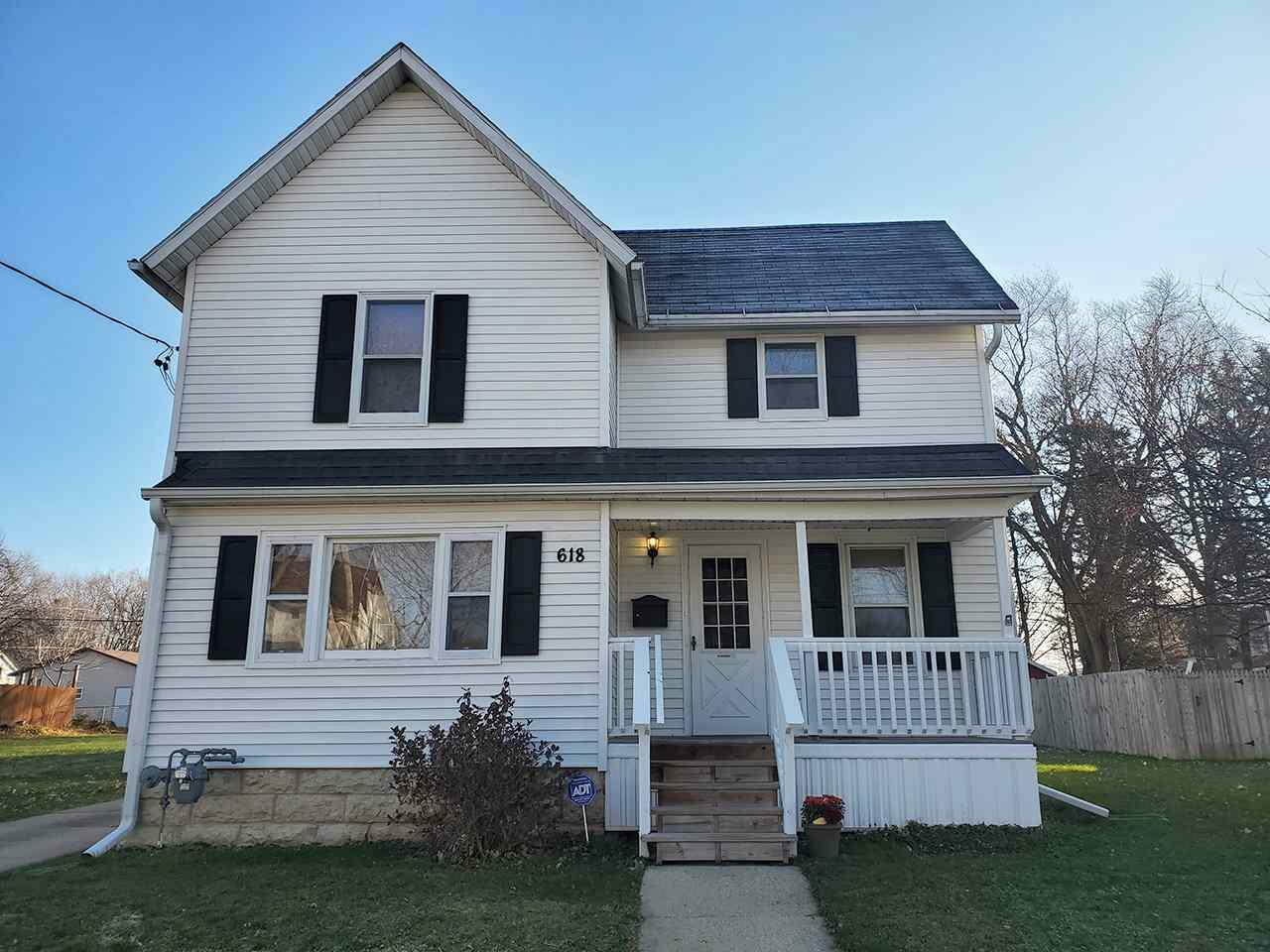 Property Photo:  618 Caroline St  WI 53545 