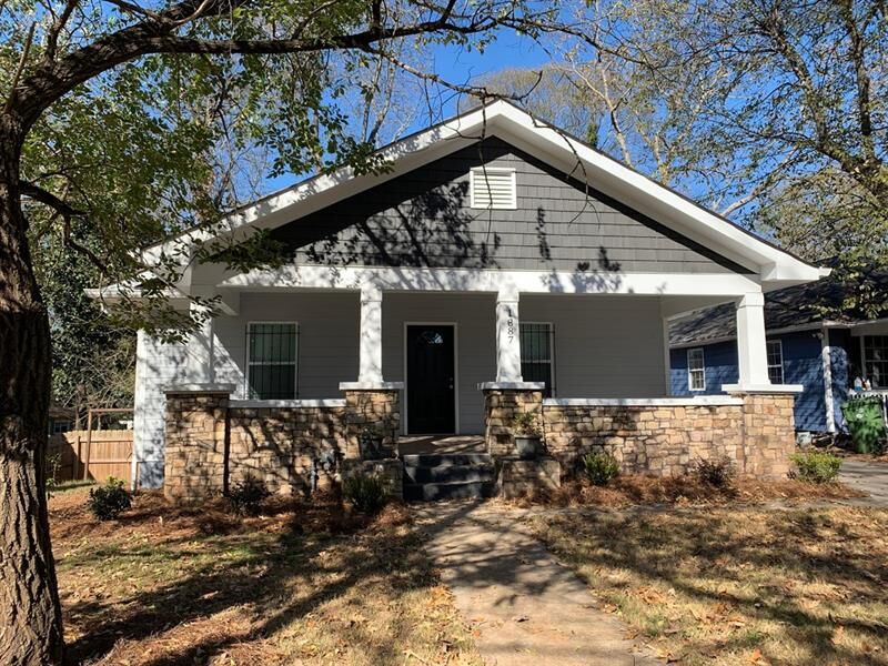 Property Photo: 1887 SE Lakewood Terrace SE Terrace GA 30315