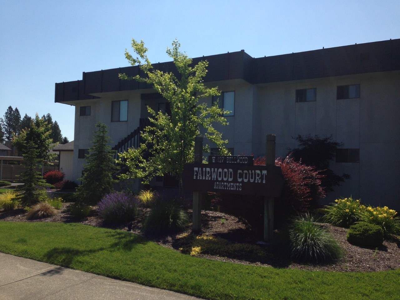 Property Photo: 427 W Bellwood Dr WA 99218-2865