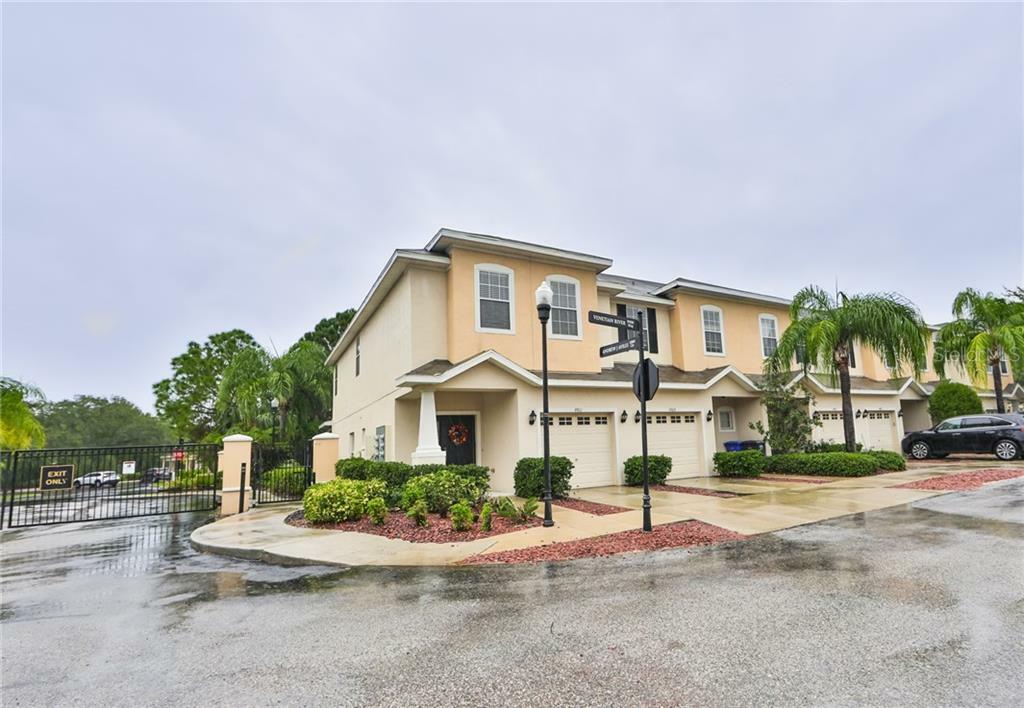 Property Photo:  9911 Venetian River Way  FL 33619 